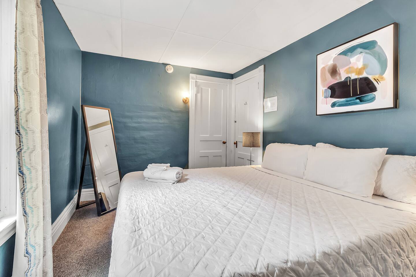 Best Location! Walk Score 90 | Comfy Beds | TV