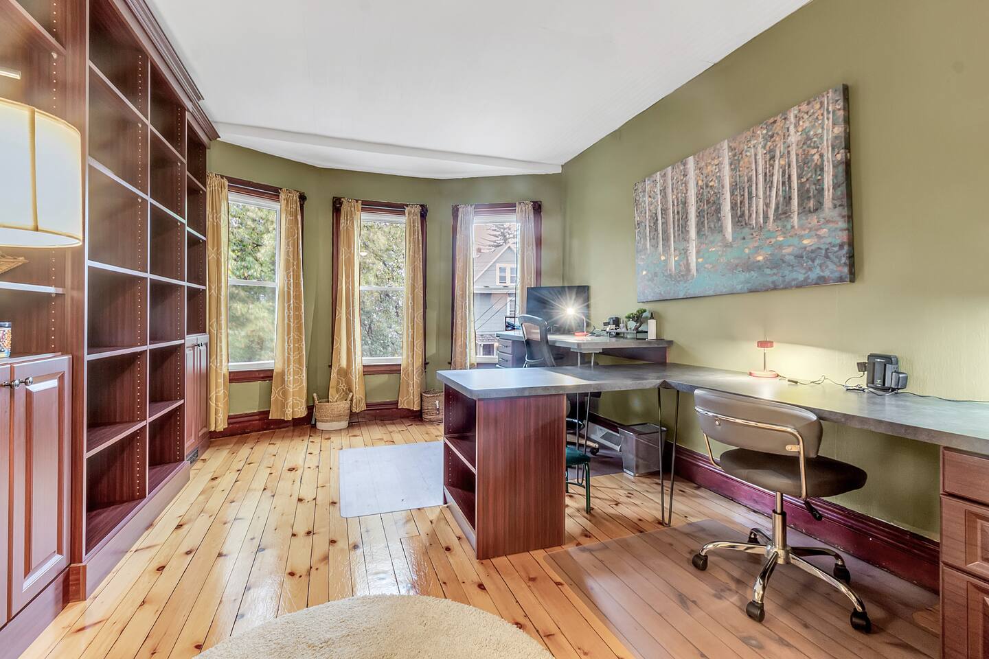 Best Location! Walk Score 90 | Comfy Beds | TV