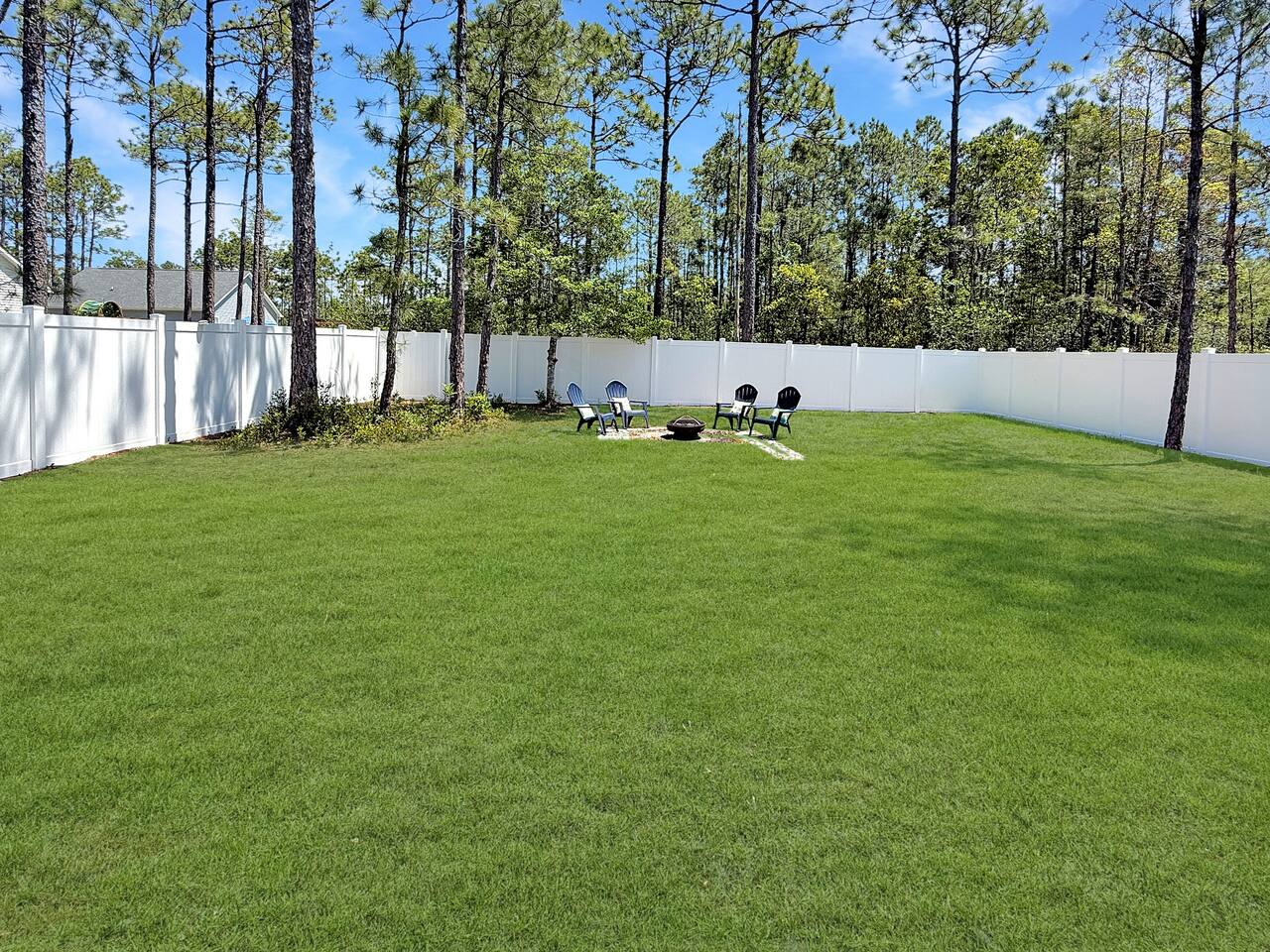 Shadow Lakes Retreat~Central location to Beaches, Golfing, Southport Ferry