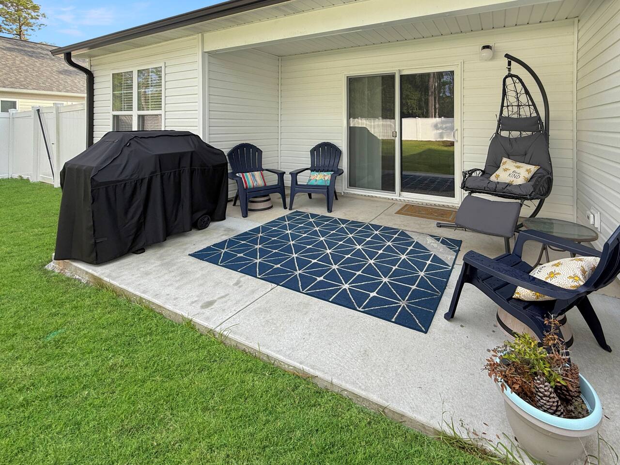 Shadow Lakes Retreat~Central location to Beaches, Golfing, Southport Ferry