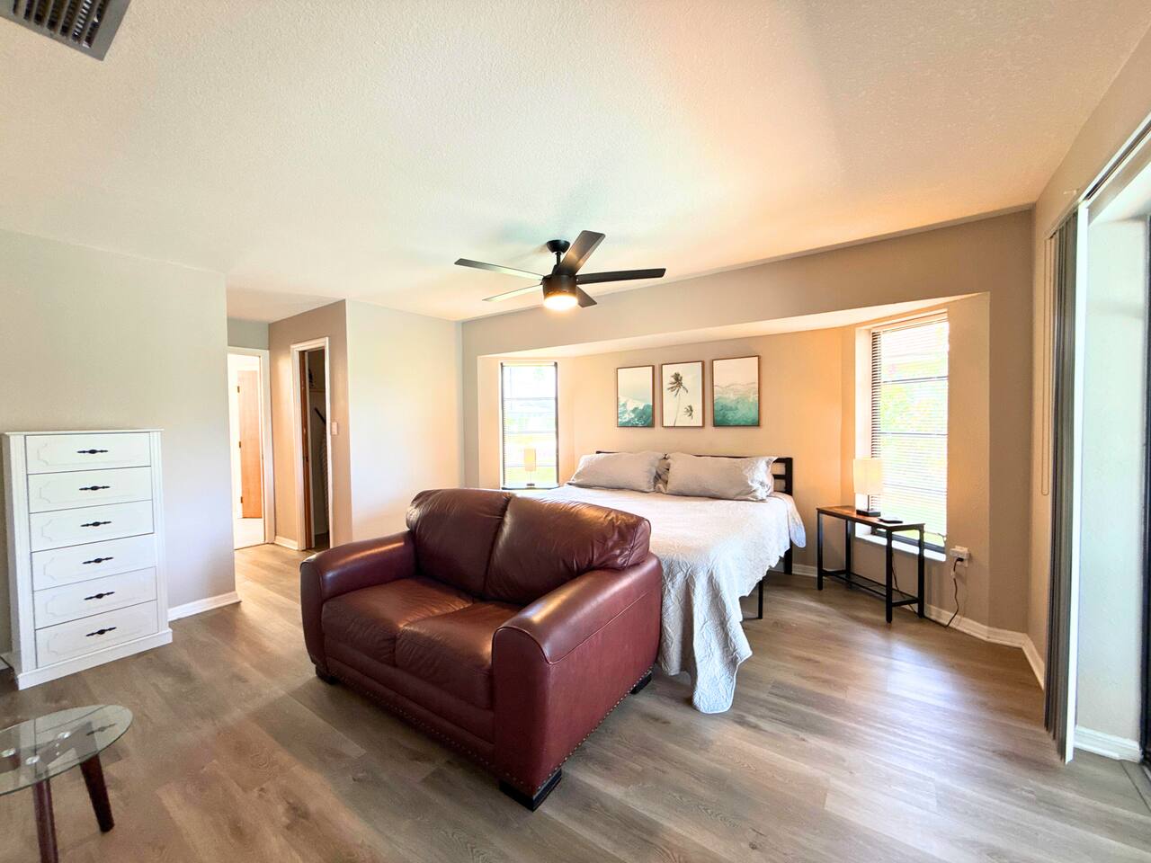 !HEATED POOL/LANAI-BBQ-CANAL WATERFRONT-NEAR BEACH/GOLF/PARK/TENNIS/RESTAURANTS!