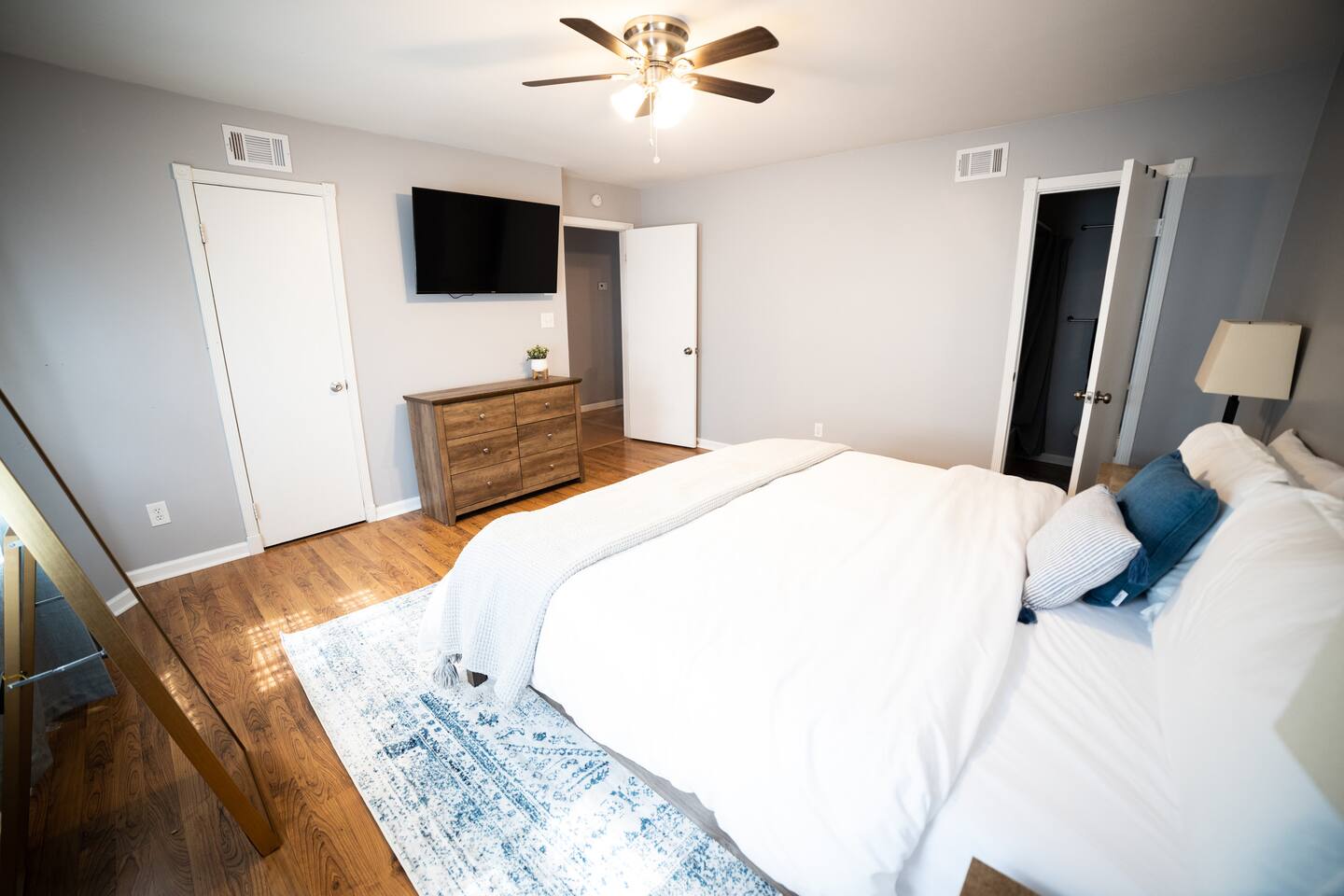 Family Retreat Crib Minutes to Beach & Town