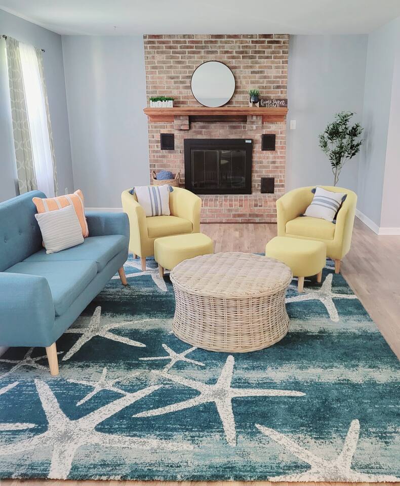 Family Retreat Crib Minutes to Beach & Town