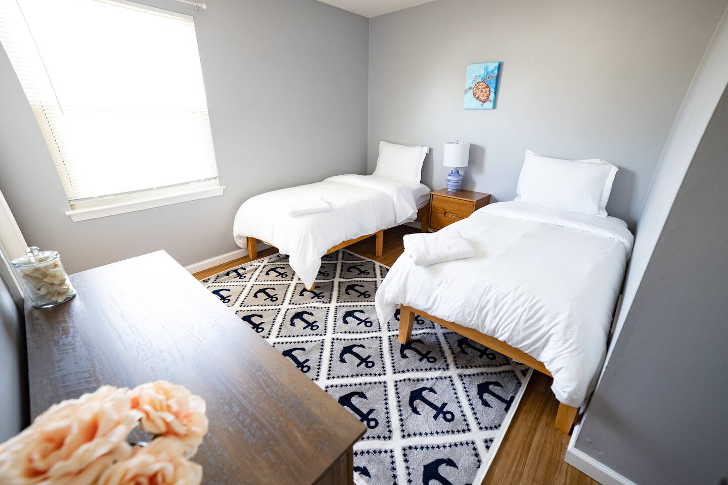 Family Retreat Crib Minutes to Beach & Town