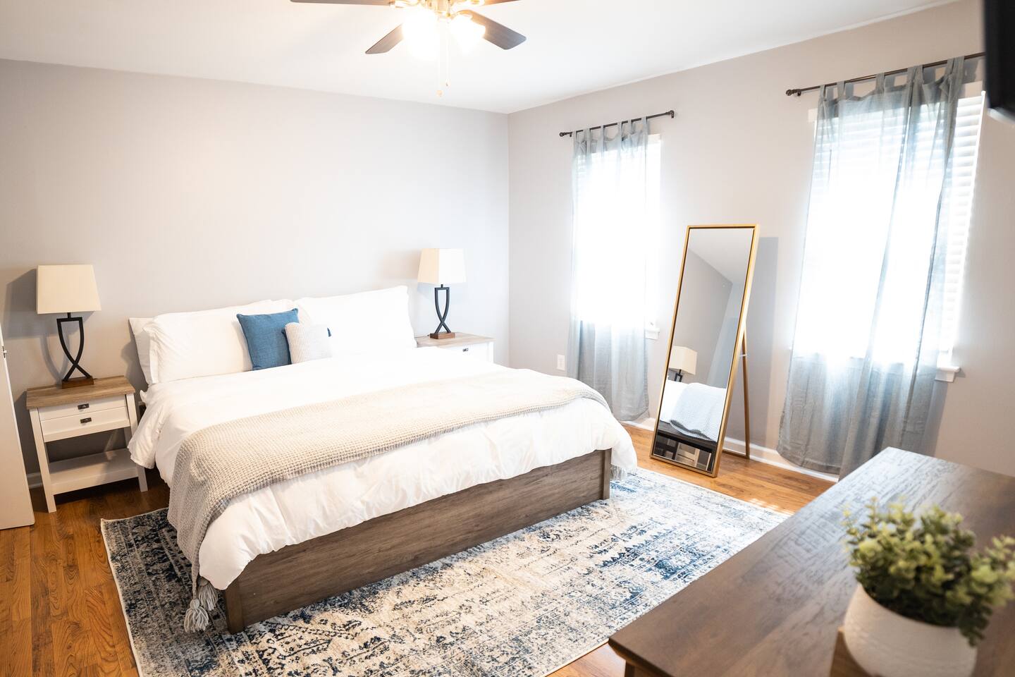 Family Retreat Crib Minutes to Beach & Town