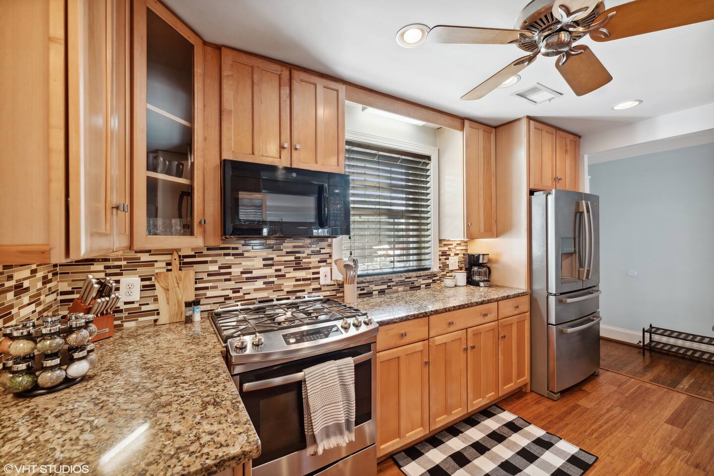 Del Rey 4BR home | King bed, Firepit - 10 min/DC