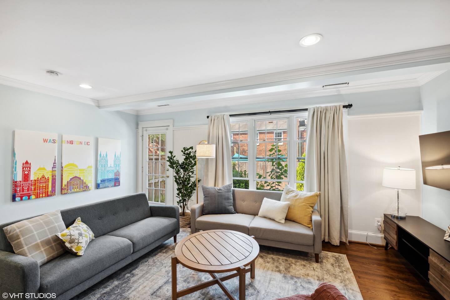Del Rey 4BR home | King bed, Firepit - 10 min/DC — Alexandria — vacation rental