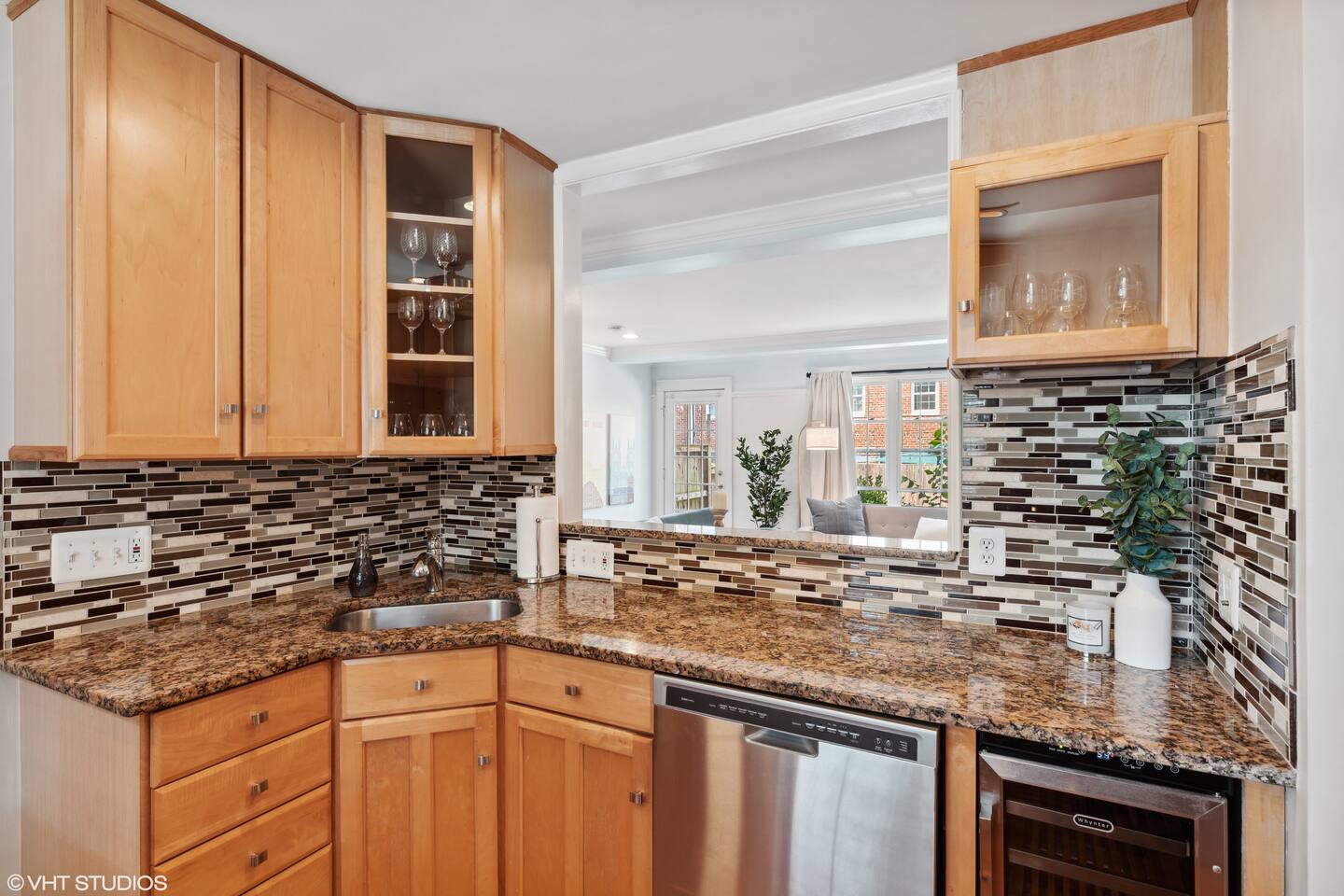 Del Rey 4BR home | King bed, Firepit - 10 min/DC