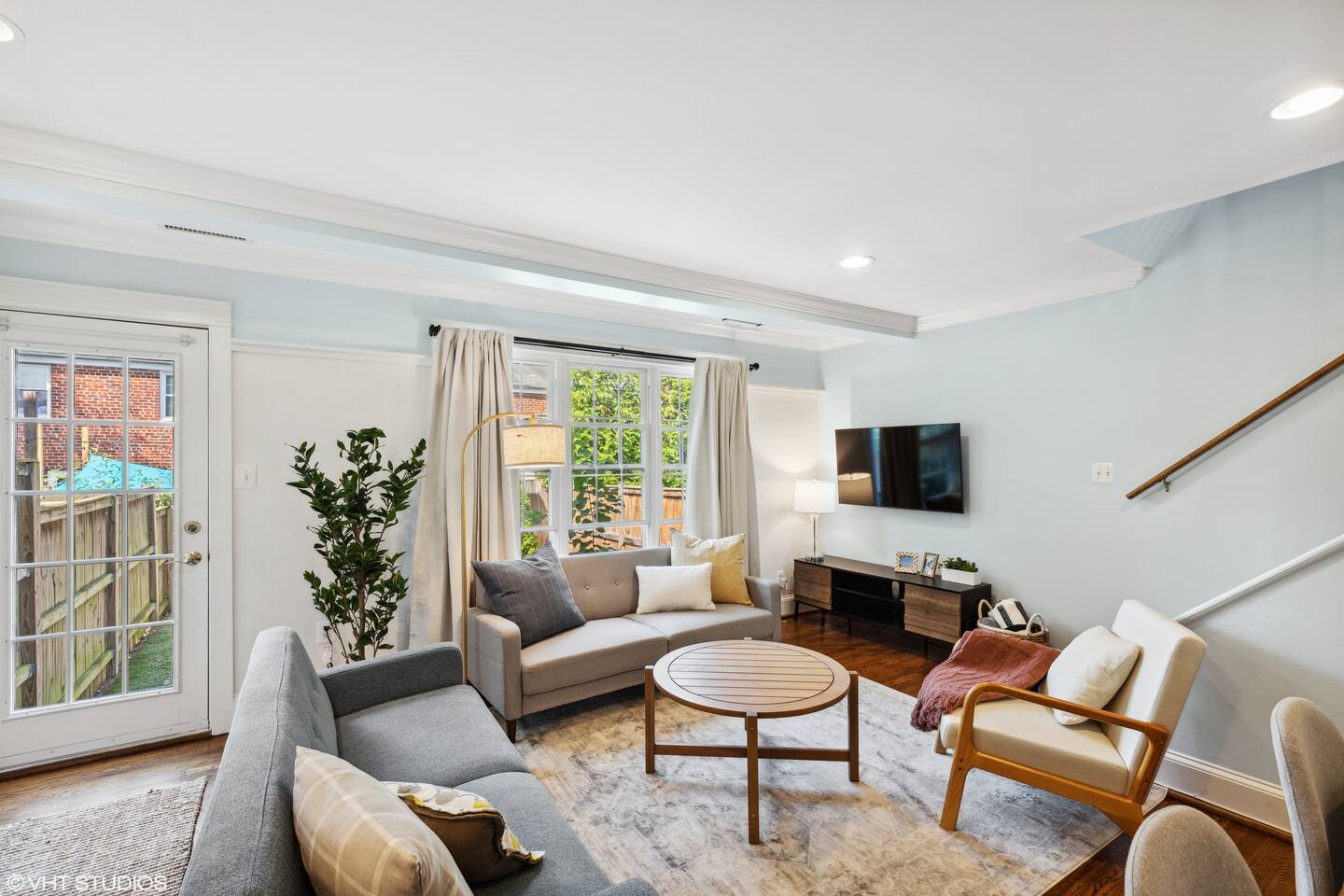 Del Rey 4BR home | King bed, Firepit - 10 min/DC