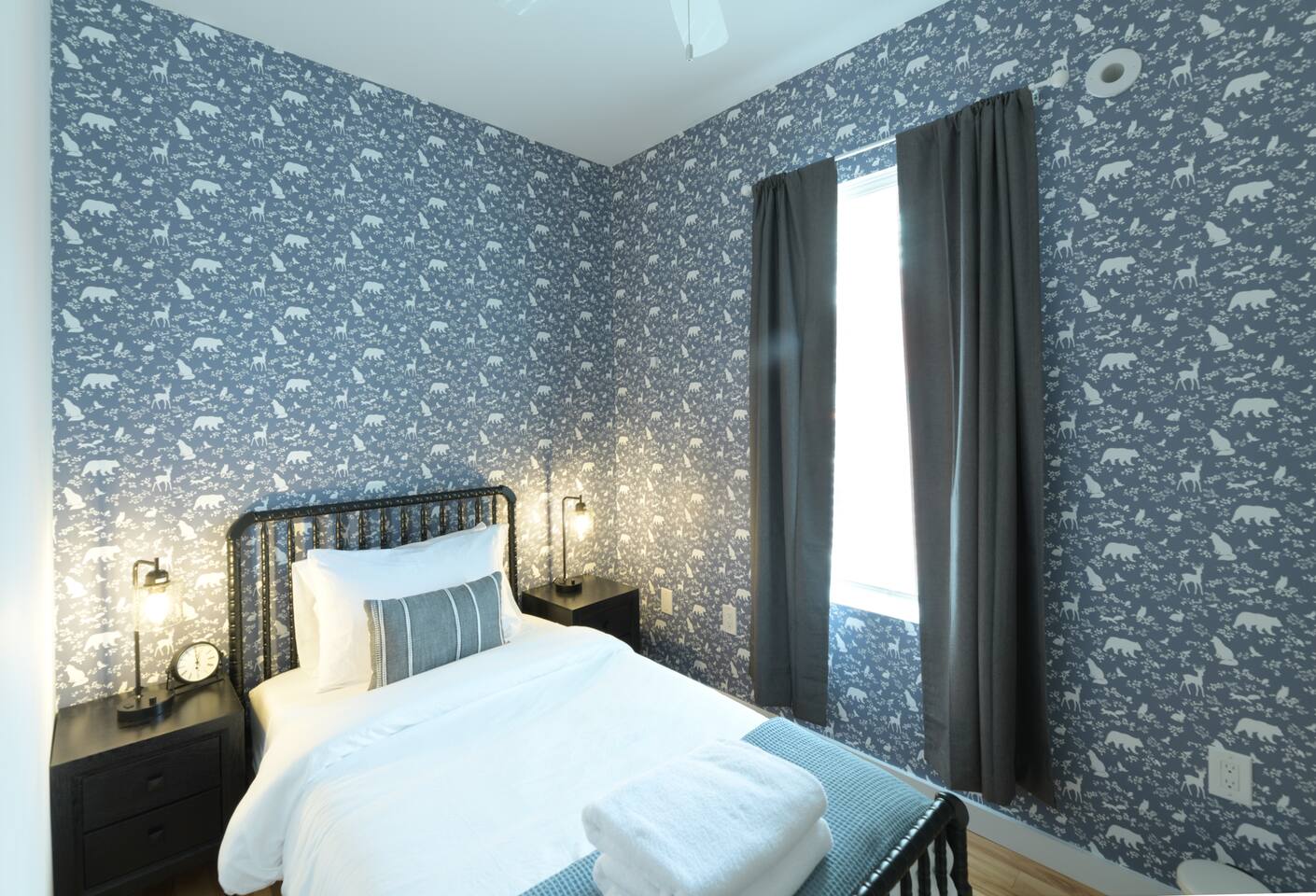 Upscale Old Town Retreat | Walk to King St Metro