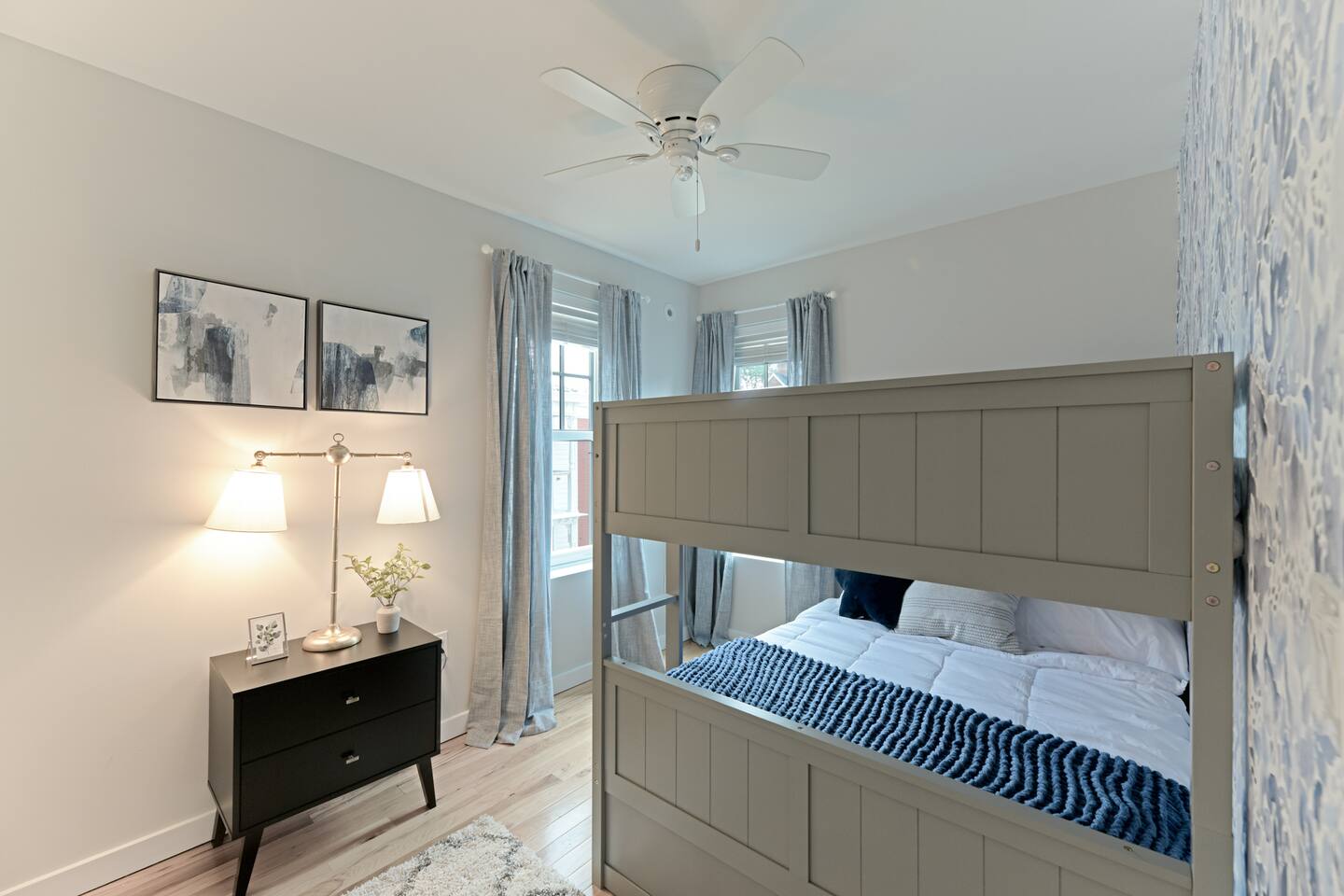 Upscale Old Town Retreat | Walk to King St Metro