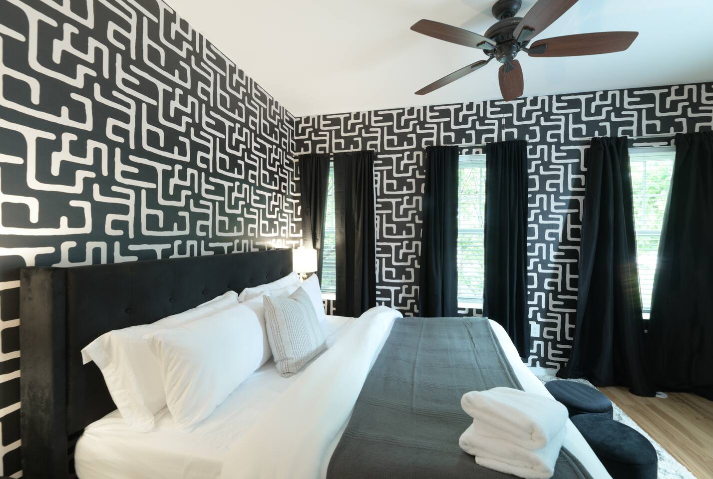 Upscale Old Town Retreat | Walk to King St Metro