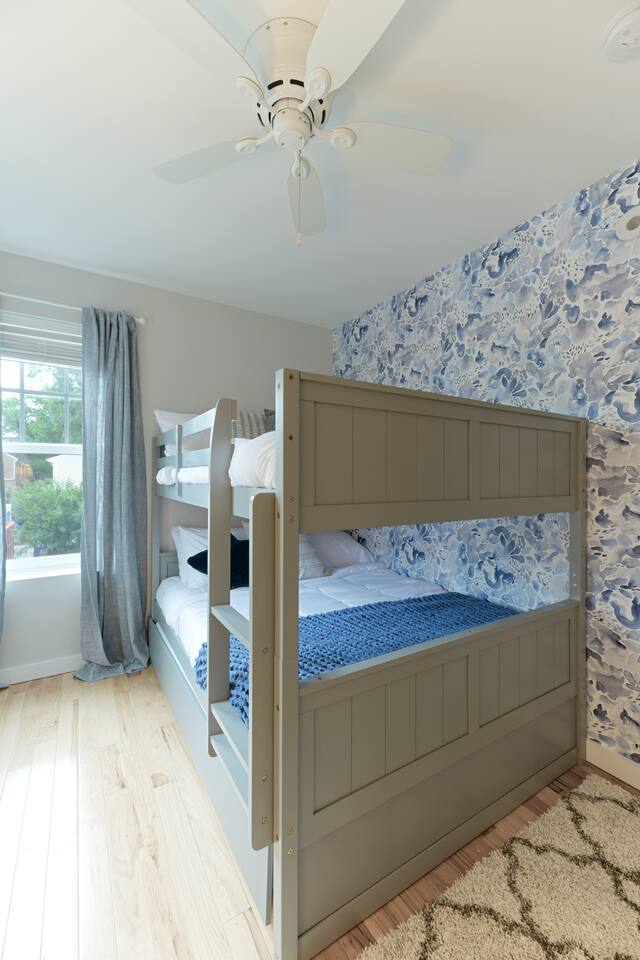 Upscale Old Town Retreat | Walk to King St Metro