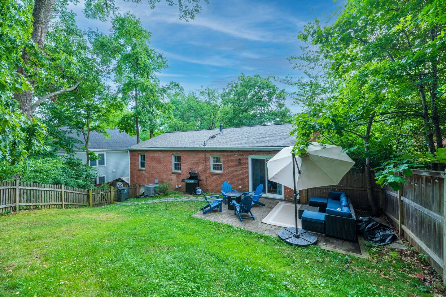 Arlington Beautiful Home | Sleeps 10 with Firepit