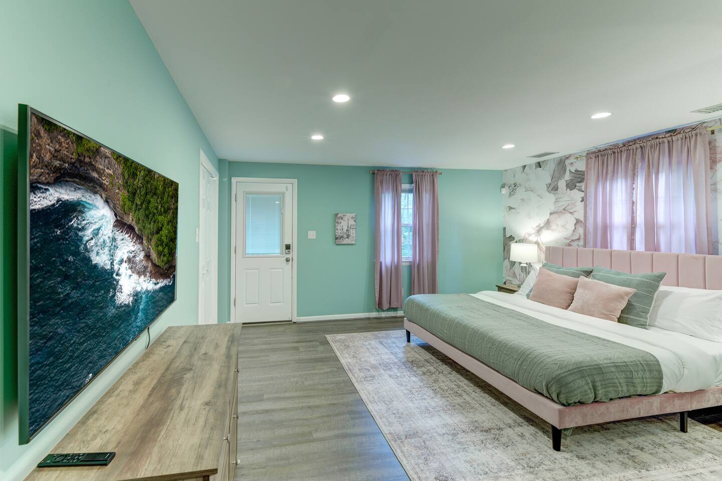 Arlington Beautiful Home | Sleeps 10 with Firepit