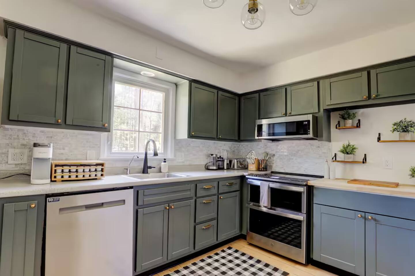 Saugerties Getaway | Hot Tub, Theater, & Fire Pit