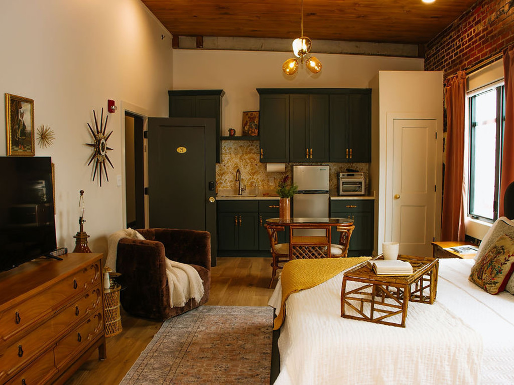 The Chassedi / Historic Downtown Hotel / Studio