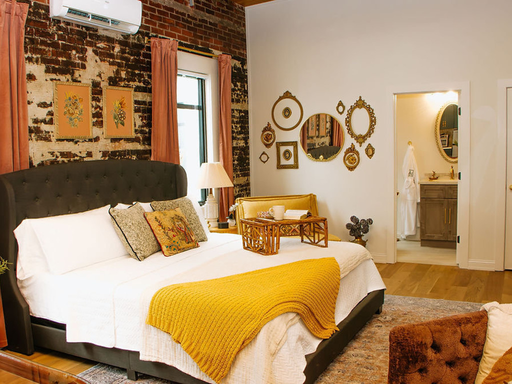 The Chassedi / Historic Downtown Hotel / Studio