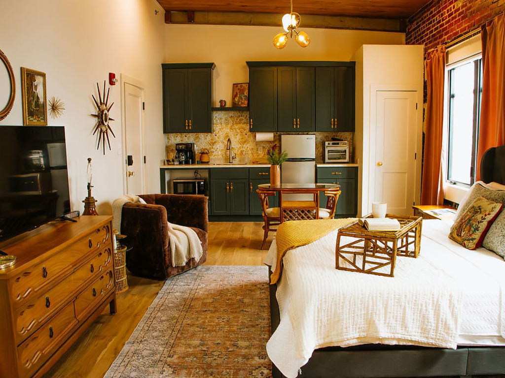 The Chassedi / Historic Downtown Hotel / Studio