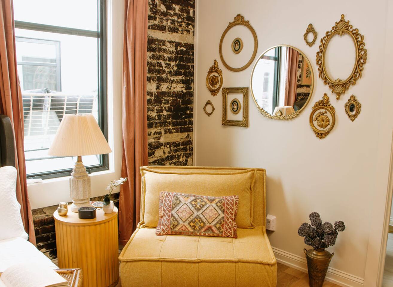 The Chassedi / Historic Downtown Hotel / Studio
