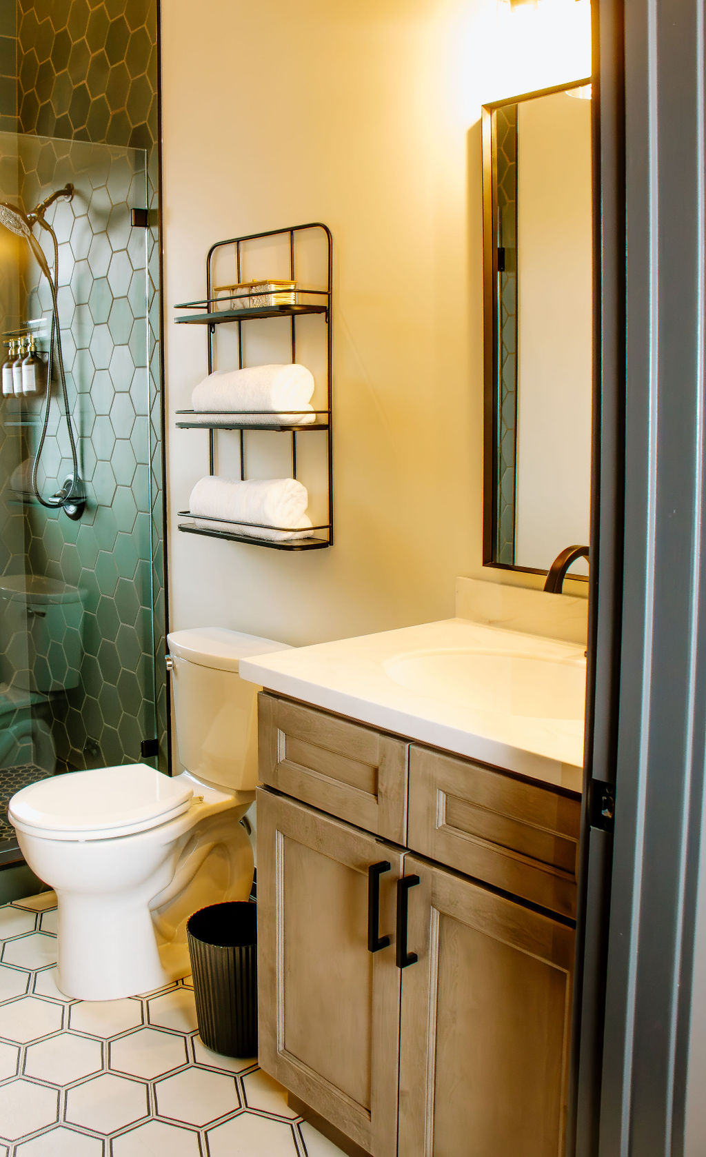 The Alexander Hotel - The Aaron Suite-2BR/2Bath