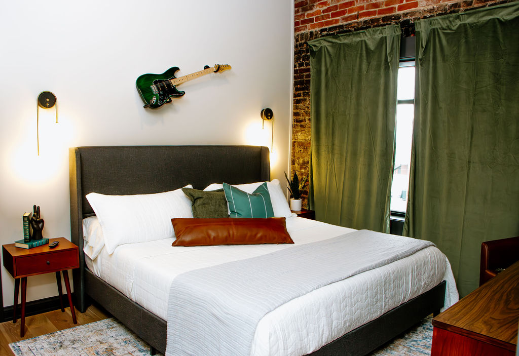 The Alexander Hotel - The Aaron Suite-2BR/2Bath — Leitchfield — vacation rental