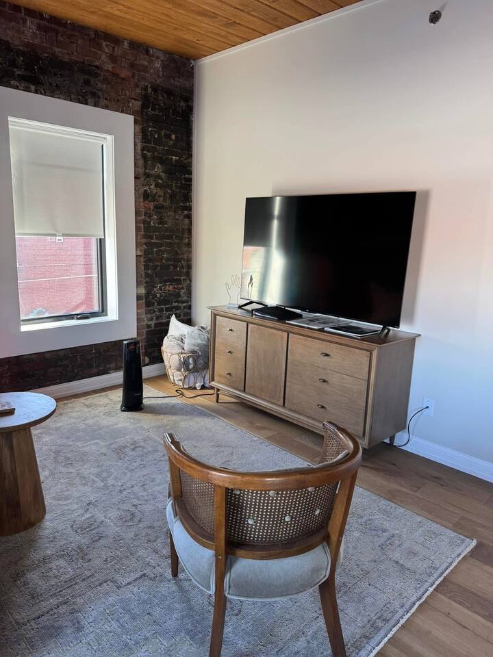 The Alexander Hotel - The Haleigh Suite- 1BR/1Bath