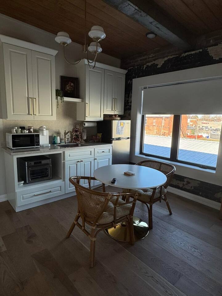 The Alexander Hotel - The Haleigh Suite- 1BR/1Bath