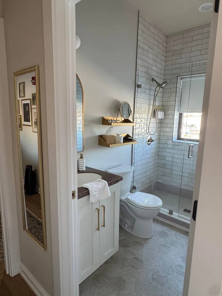 The Alexander Hotel - The Haleigh Suite- 1BR/1Bath