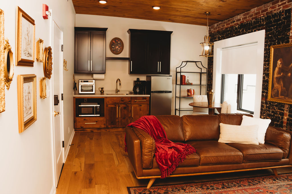 The Alexander Hotel - The Ashton Suite - 1BR/1Bath — Leitchfield — vacation rental
