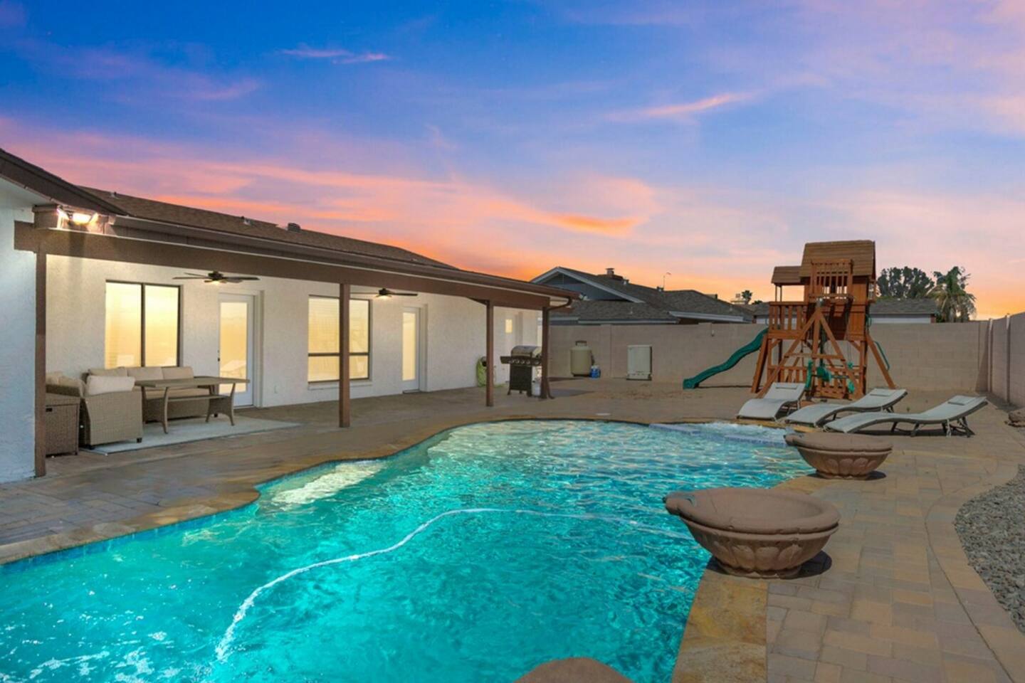 6BR Mesa Pool Spa Slide Sleeps 15 — Mesa, AZ — vacation rental