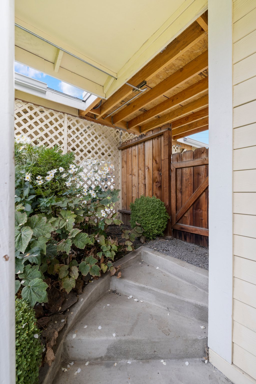 April Special $150/night. Ashland's Casa Amore