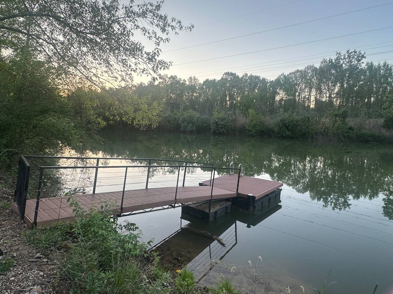 Camp in quiet w/ Spa Lake Pool
