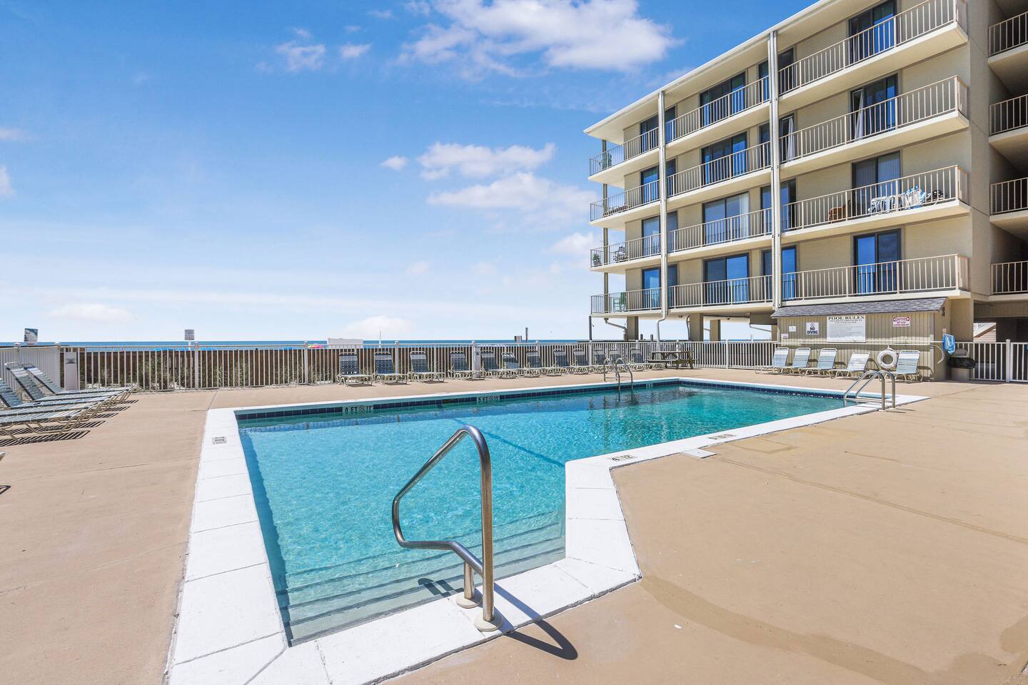New! Beachfront - Gulf View - 2 Pools - BBQ! — Gulf Shores, AL — vacation rental