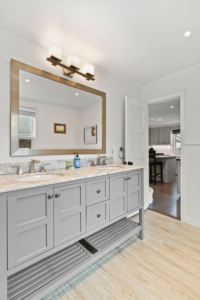 Dog-Friendly West End Home + Parking - Sleeps 6