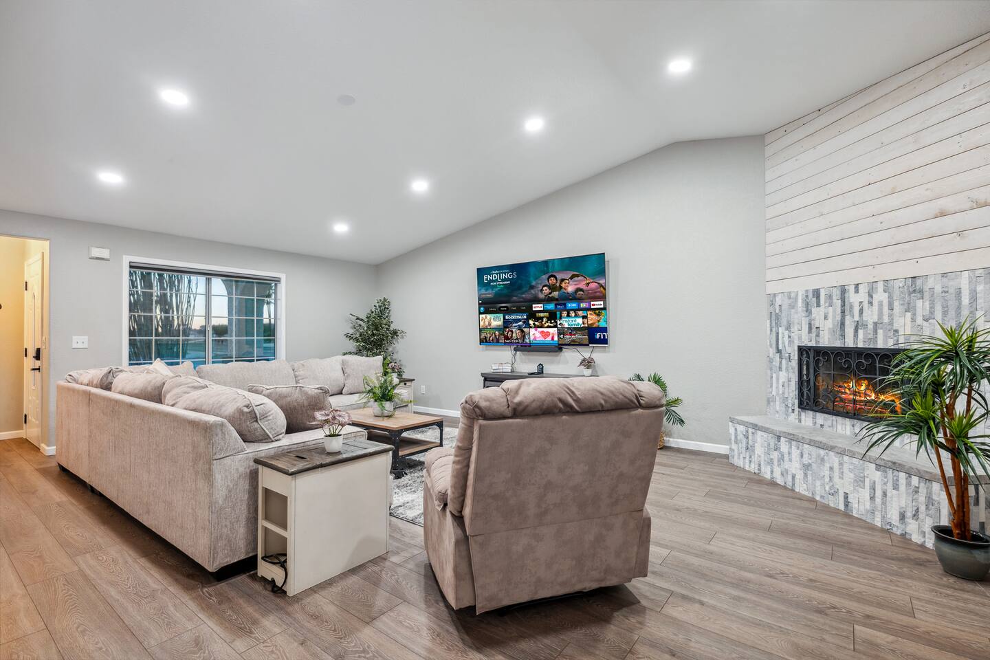 Arcade | Pool | Putt-Putt | Firepit | Sleeps 12