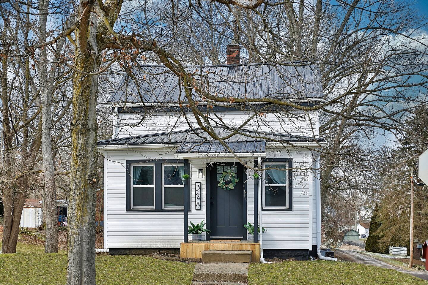 The Towpath Retreat-A Cozy Farmhouse Stay