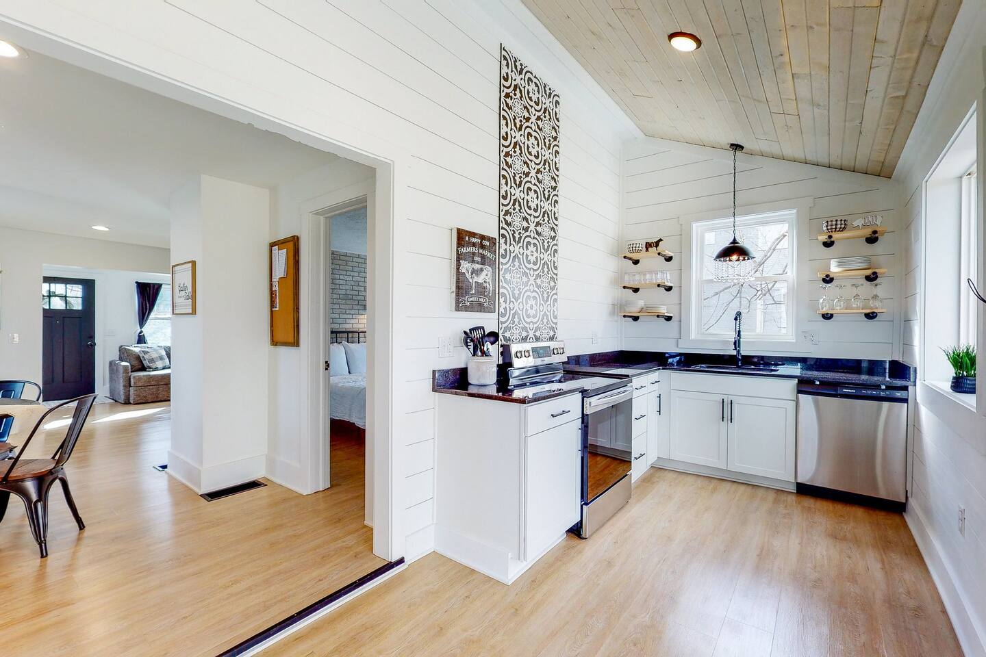 The Towpath Retreat-A Cozy Farmhouse Stay