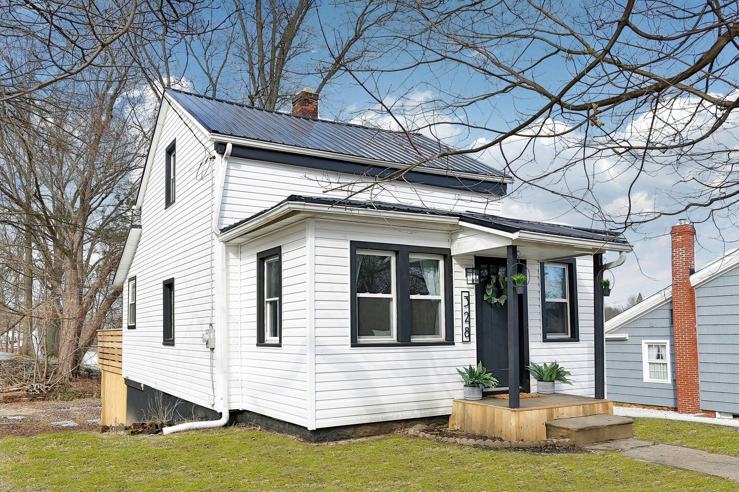 The Towpath Retreat-A Cozy Farmhouse Stay