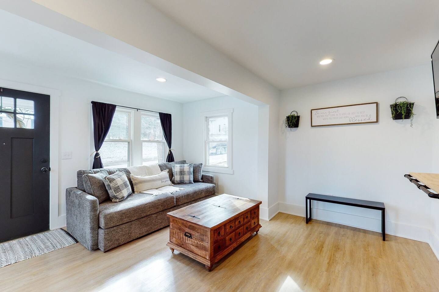 The Towpath Retreat-A Cozy Farmhouse Stay