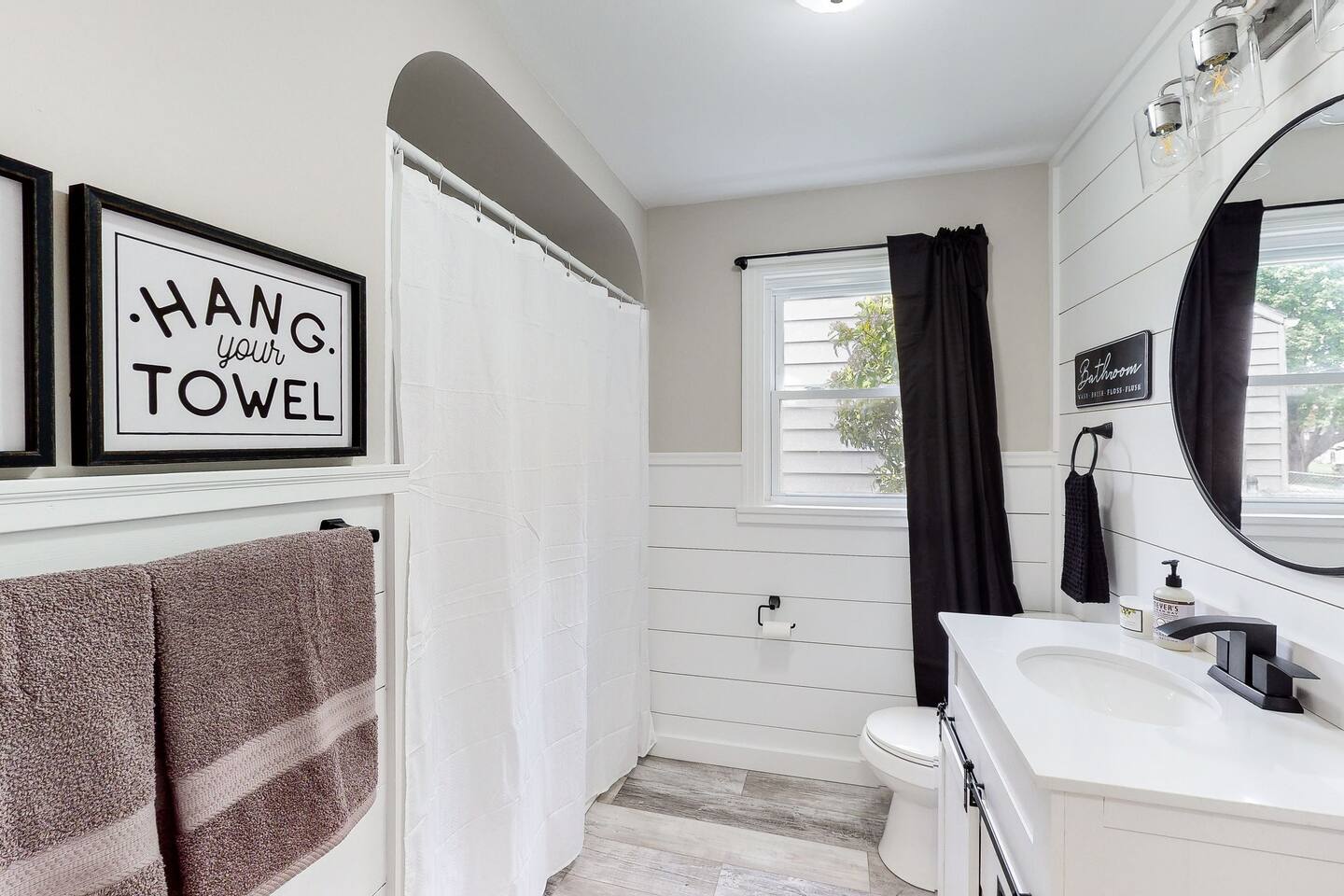 Football Hall of Fame Hideaway-Cozy and Convenient