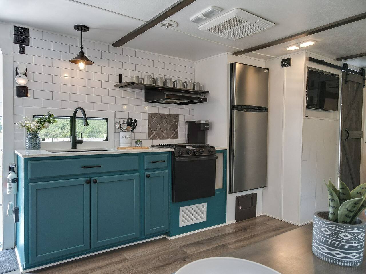 Wildflower Wanderlust-Glamping st 1885 Farms