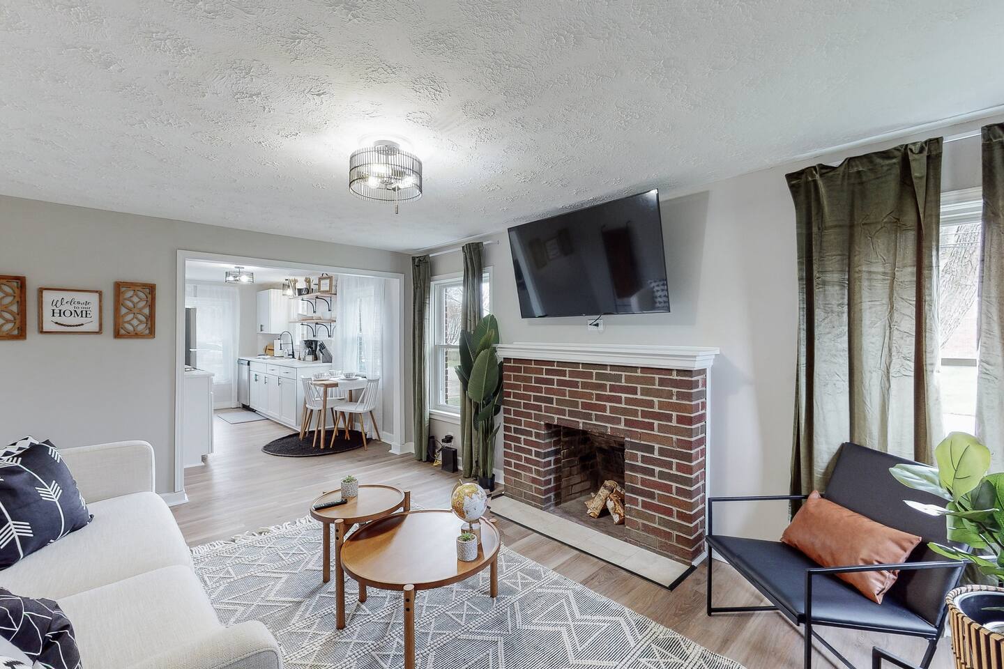 Touchdown Bungalow-Charming HOF Village Home