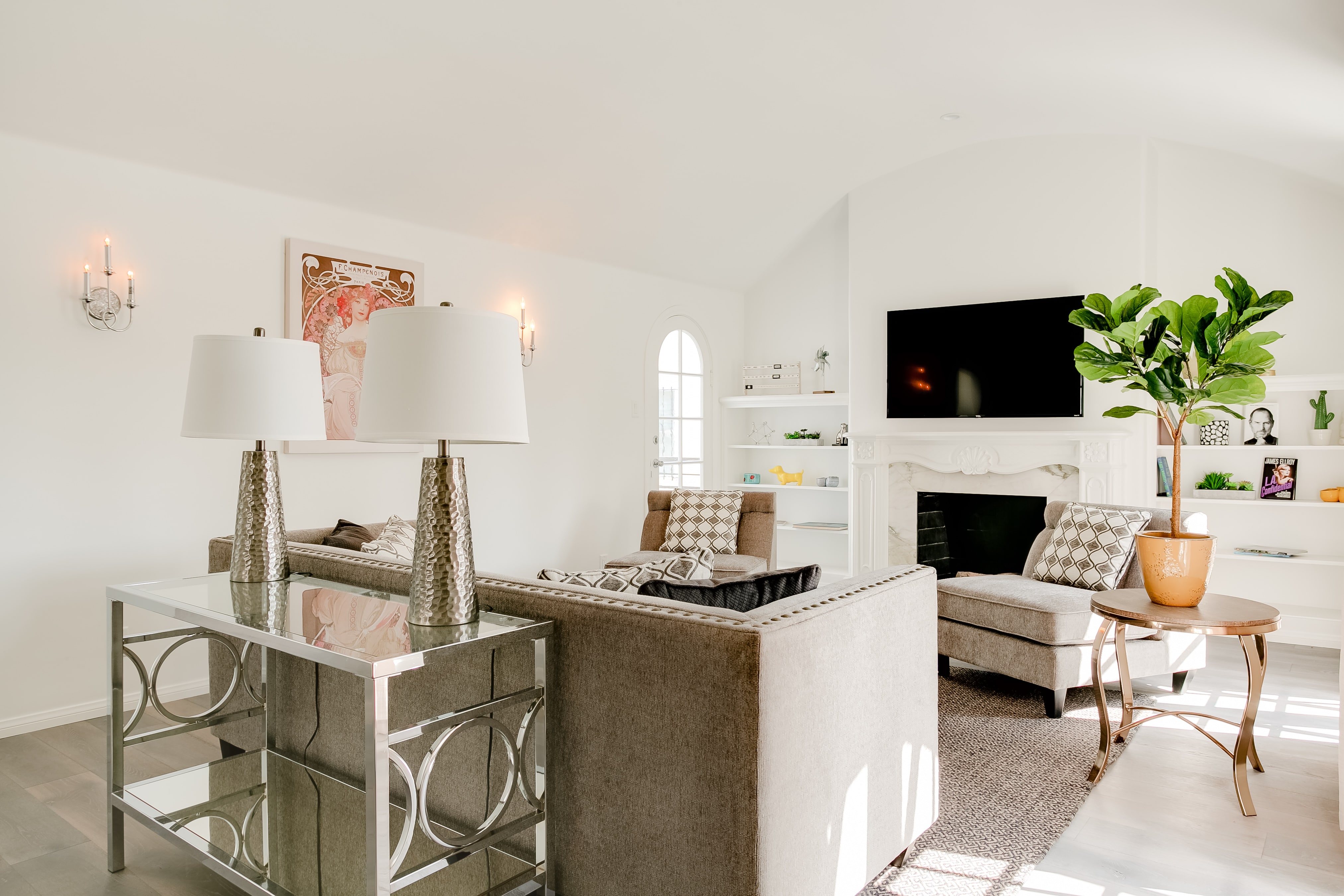 House, Melrose Village, 90046