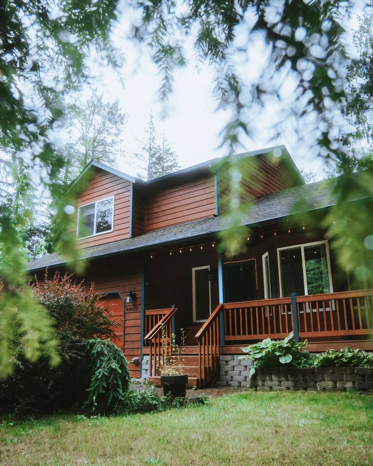 Evergreen Escape •Hot Tub •Sauna •AC •Workspace!