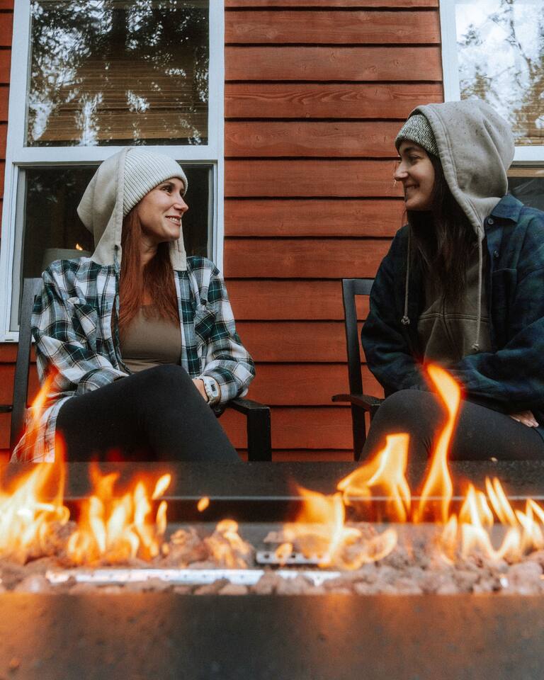 Evergreen Escape •Hot Tub •Sauna •AC •Workspace!