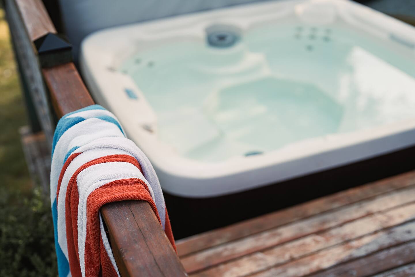 Evergreen Escape •Hot Tub •Sauna •AC •Workspace!