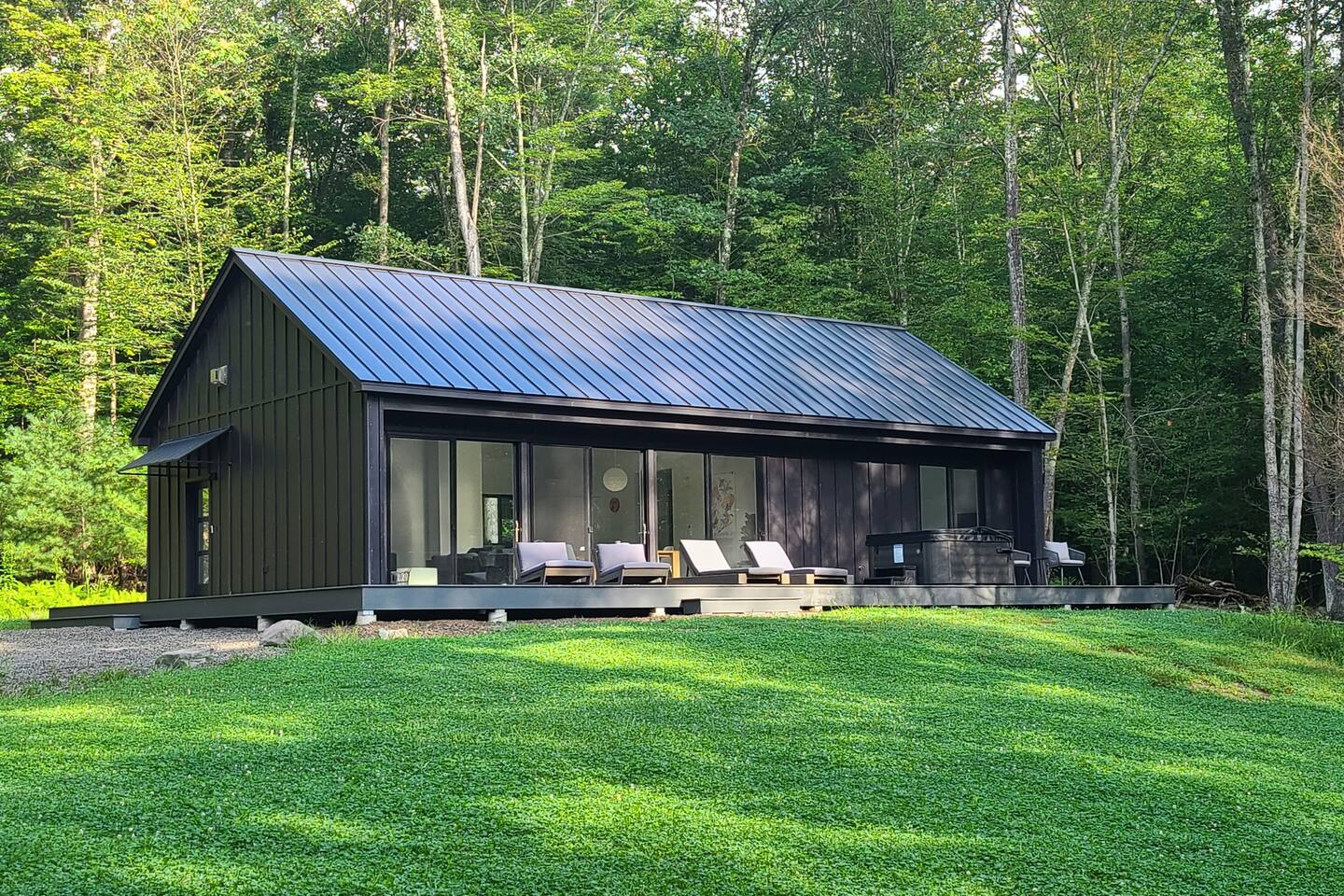 Modern Woodland Getaway with Hot Tub and Fire Pit — Kerhonkson, NY — vacation rental