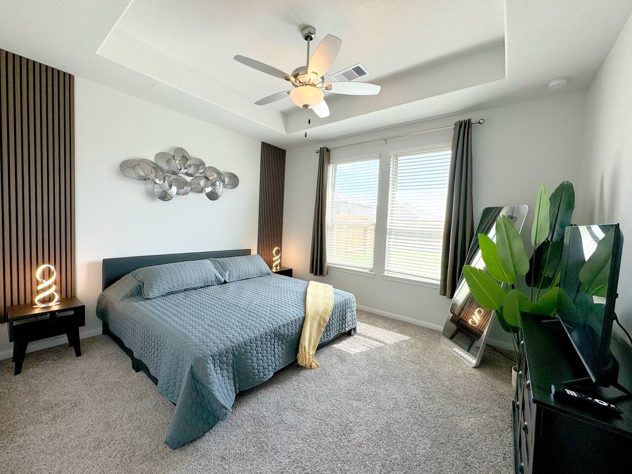 New 5br house with 4 king beds • Hot Tub • Pets OK