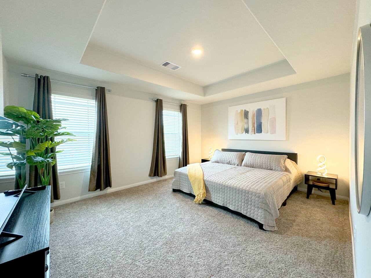 New 5br house with 4 king beds • Hot Tub • Pets OK